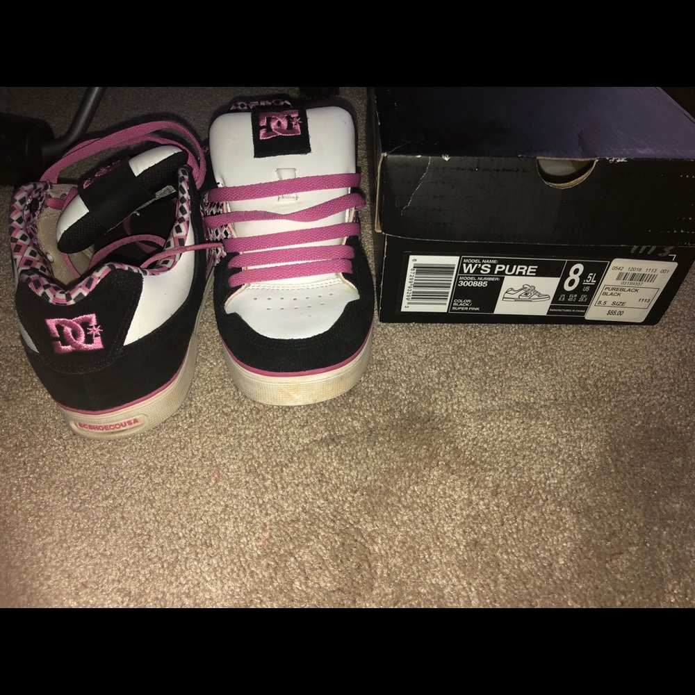 DC tennis shoes